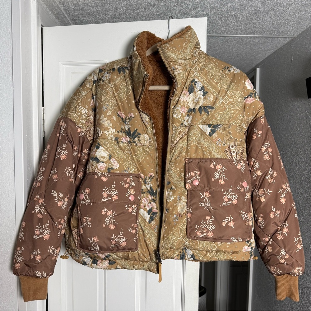 Reversible puffer jacket with fun print